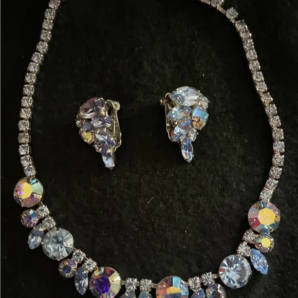 WEISS NECKLACE/ EARRINGS
